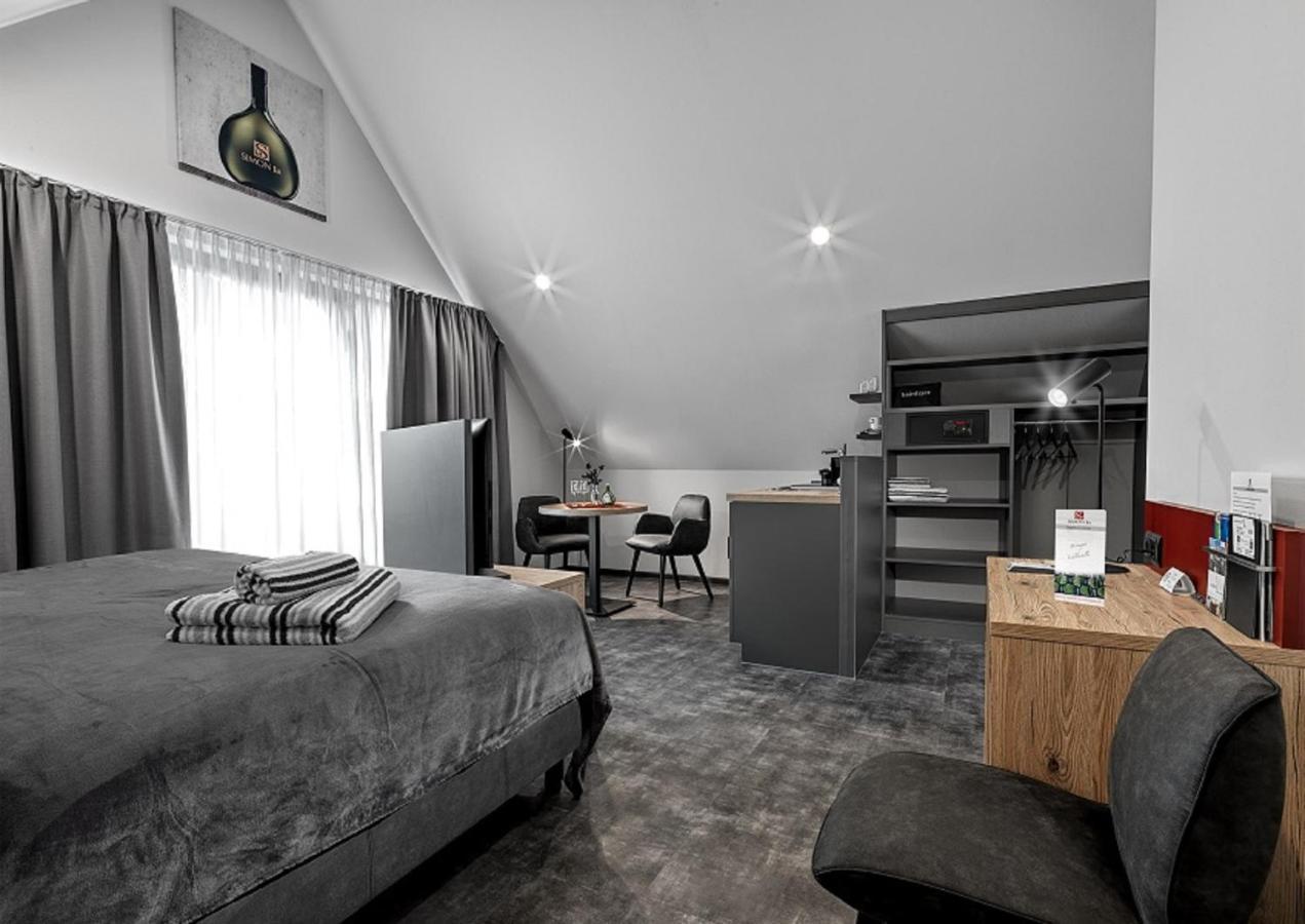 Weinmotel Simon 1 A Alzenau Bagian luar foto